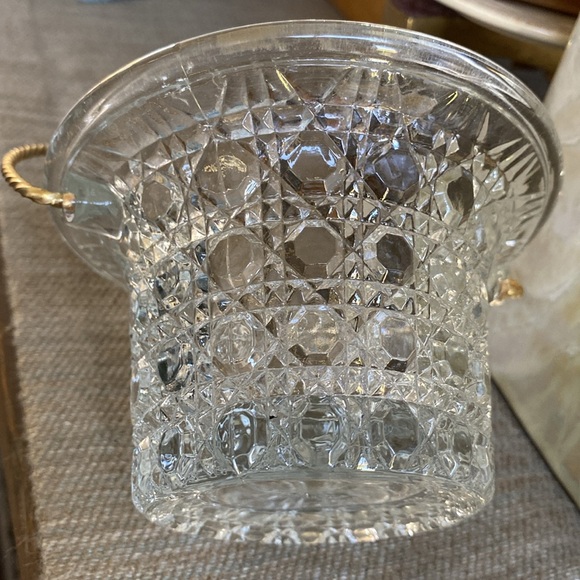 Vintage AVON Fostoria Glass Basket - Picture 2 of 9